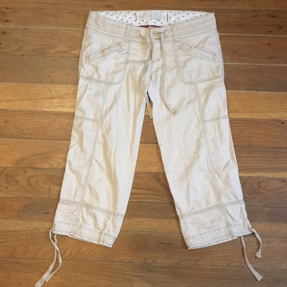 Hollister cropped khakis - Picture 8 of 10